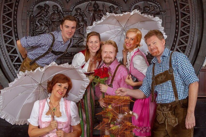 Skip the Line: Austrian Dinner Show Ticket in Vienna