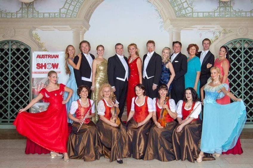 Skip the Line: Austrian Dinner Show Ticket in Vienna