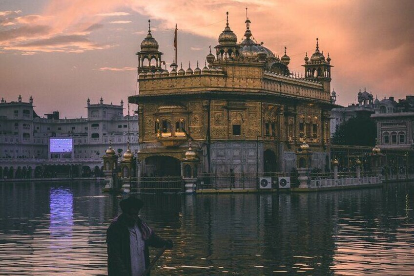 Private Heritage Walk of Amritsar with Punjabi food