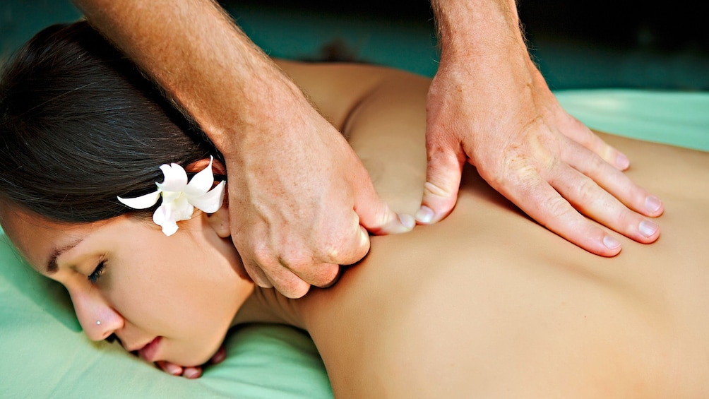 Close up of Masseuse hands in Oahu