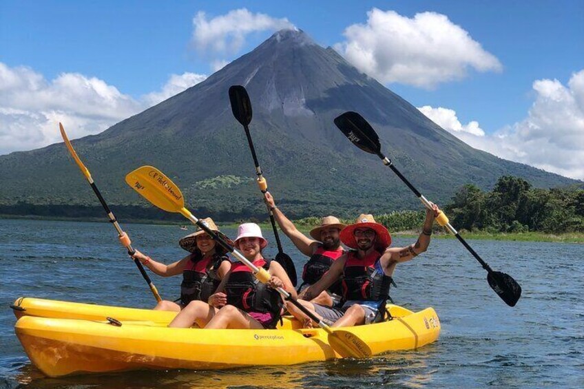 Friends and nature! Join our guided kayaking tour 