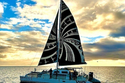 Moana’s Sunset Cocktail Sail along Oahu's Waikiki Coast