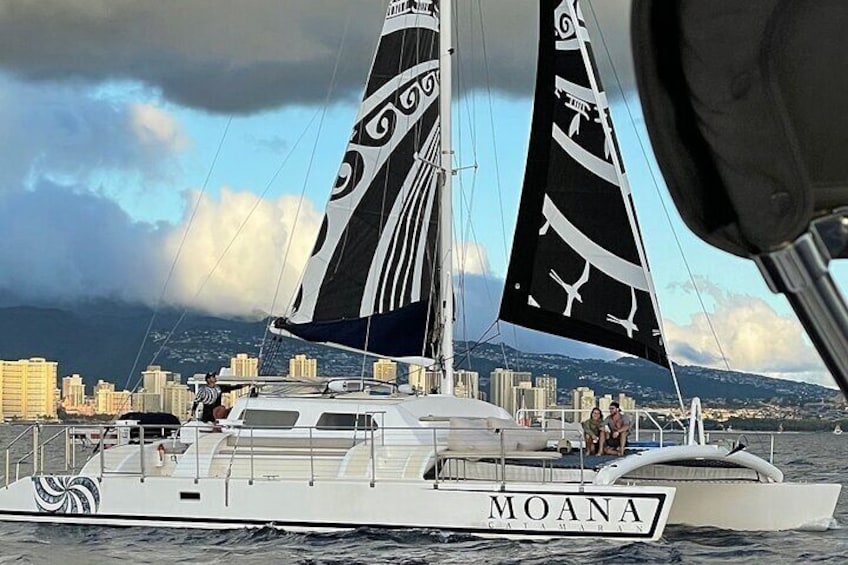 Moana’s Sunset Sailing along Oahu's Waikiki Coast