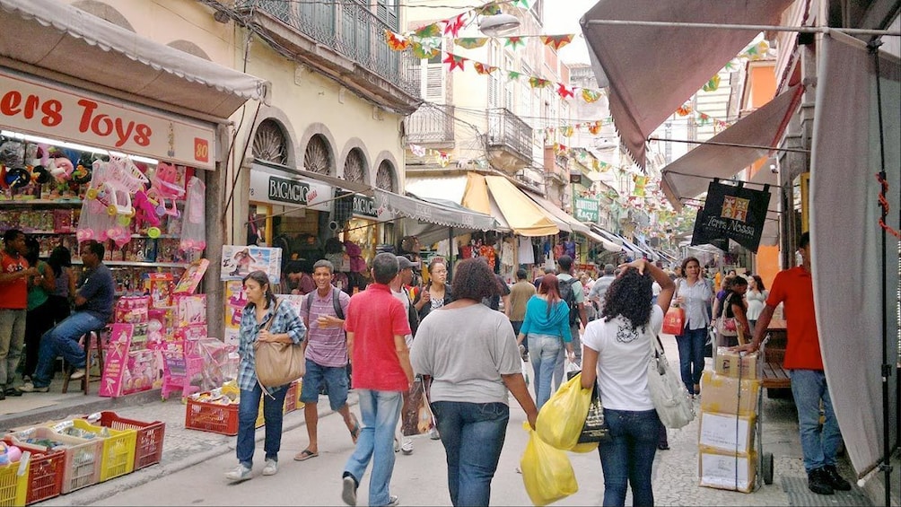 Day view of the Saara Shopping District Tour in Rio de Janeiro