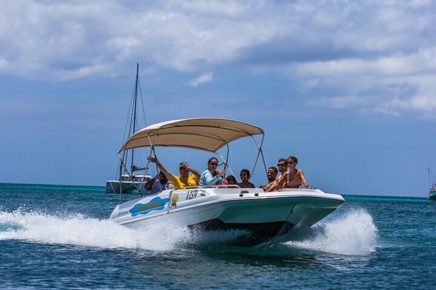 Private Cruise along the Aruba Coast Line with Snorkeling