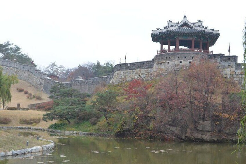 BanhwaSooryuJeong and Yongyeaon pond.