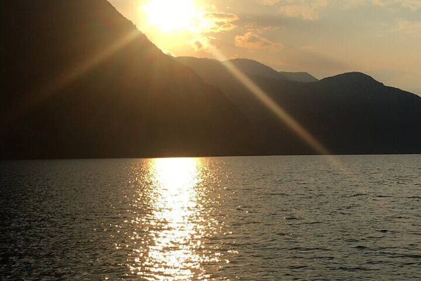 Love, Sail & Taste: Romantic sunset experience on Lake Como