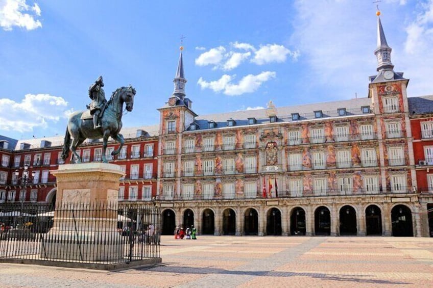 Madrid Hidden Gems Private Tour: Don Quixote Exploration Game