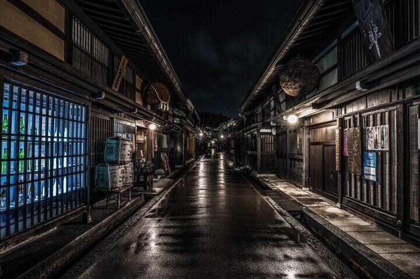 Small-Group Photography Tour in Takayama