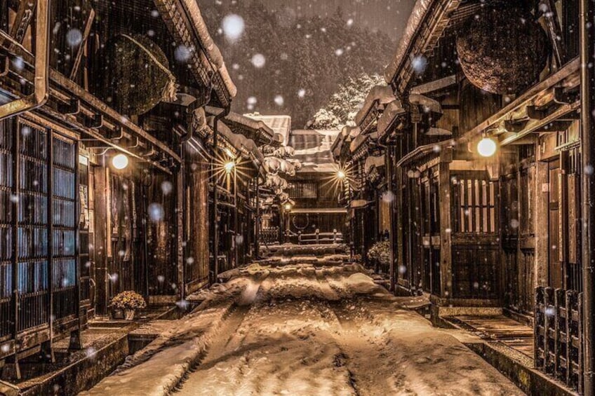 Small-Group Photography Tour in Takayama