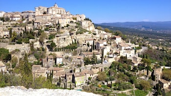 Avignon & Villages of Luberon Full-Day Trip from Marseille