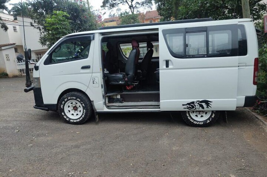 Safari vehicle, clean and well maintained