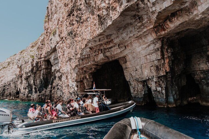 5 Islands Speedboat Tour with Blue Cave and Hvar from Trogir