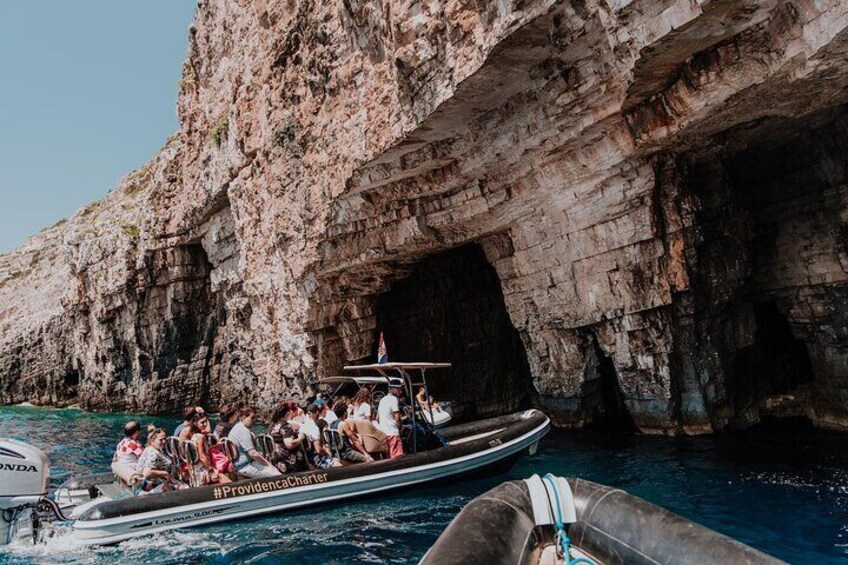 5 Islands Speedboat Tour with Blue Cave and Hvar from Trogir