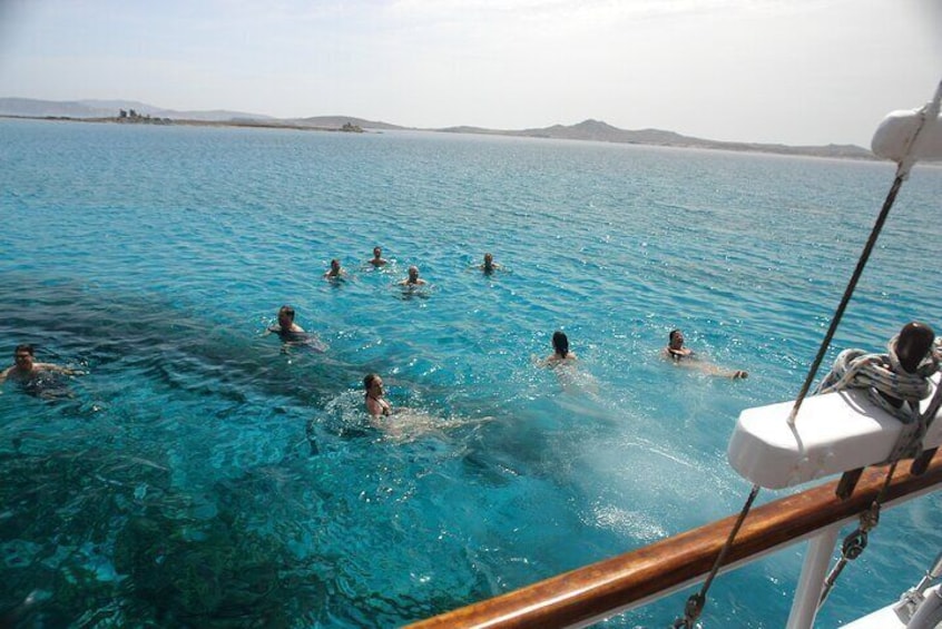 Snorkeling at the Pirate Islets and Paradise beach