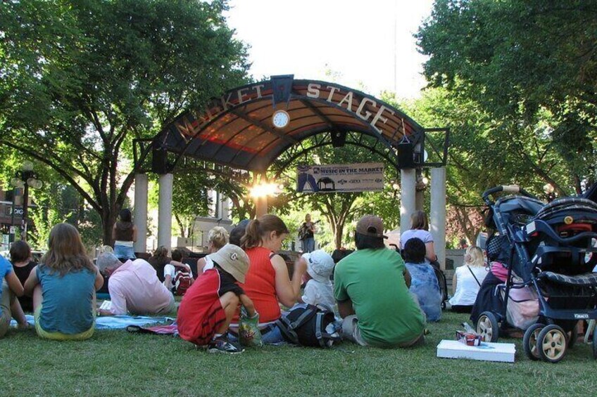 Winnipeg in the Limelight: GPS-Guided Audio Walking Tour
