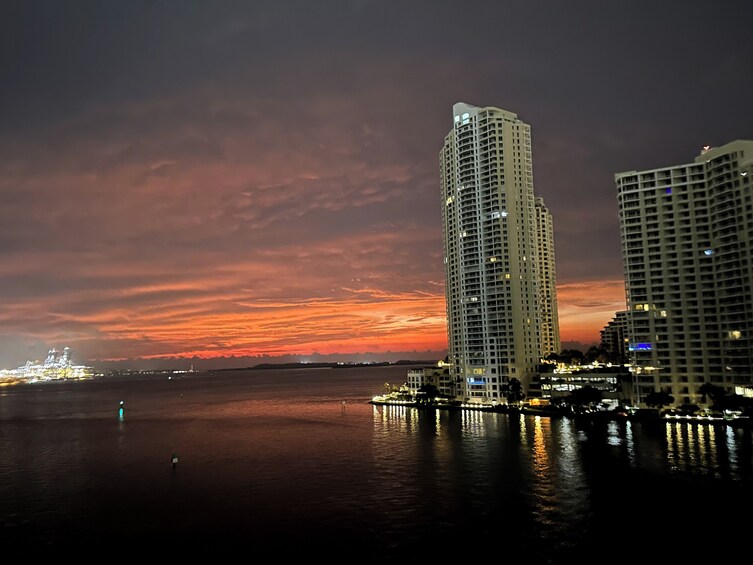 South Beach Sunset Cruise of Celebrity Homes & Miami Skyline