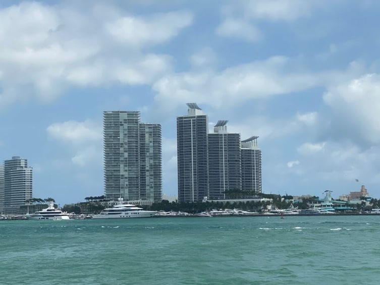 Miami: Skyline Happy Hour South Beach  90 min sightseeing cruise 