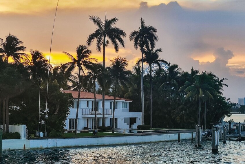 South Beach Sunset Cruise of Celebrity Homes & Miami Skyline