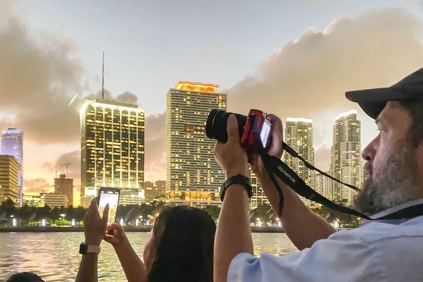 South Beach Sunset Cruise of Celebrity Homes & Miami Skyline