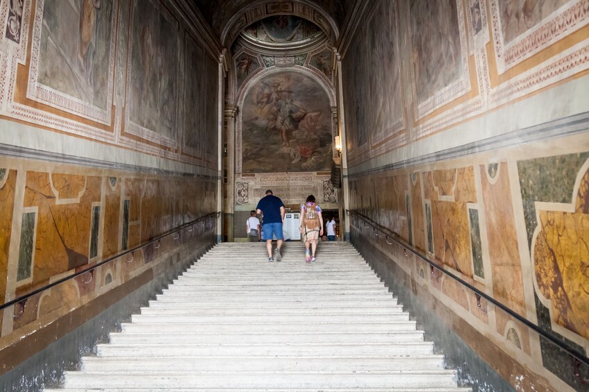 Skip-the-Line Tour of the Vatican & Catacombs with Lunch