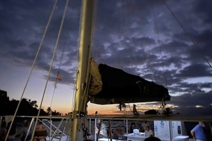 Dîner au coucher du soleil et aux lumières du port depuis Frenchman's Cove ...