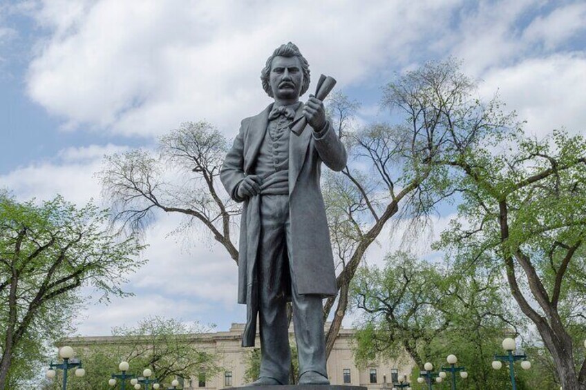 Manitoba Legislative Grounds: Audio Tour & Trivia Challenge