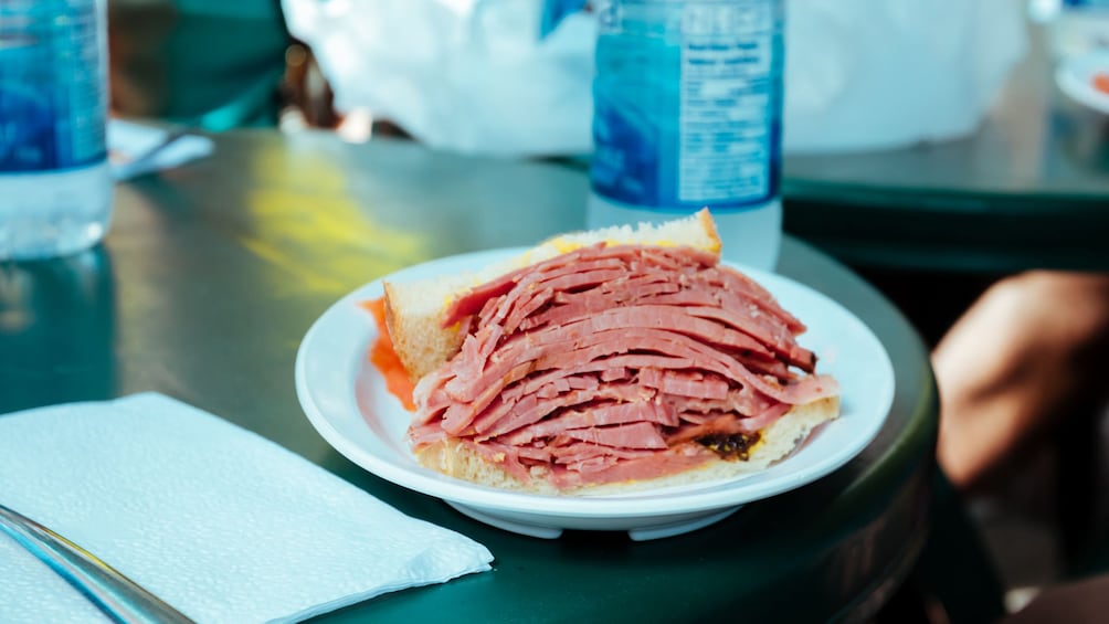 Apri foto 2 di 5. An open faced Corned Beef Sandwich
