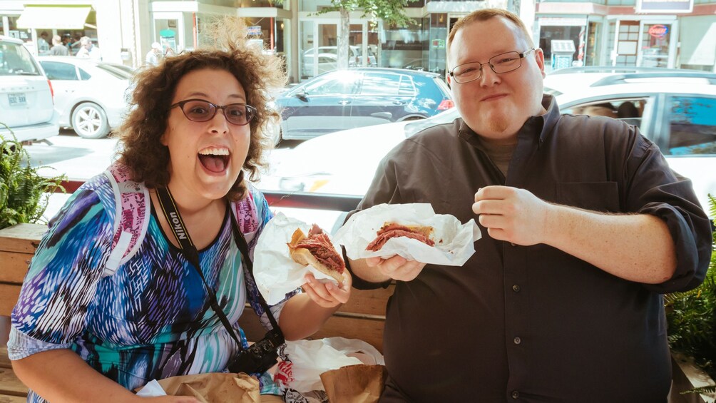 Apri foto 1 di 5. Two people enjoying Jewish food