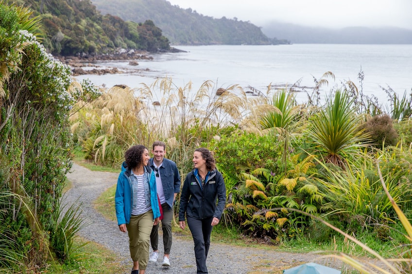 Stewart Island Village & Bays Tours