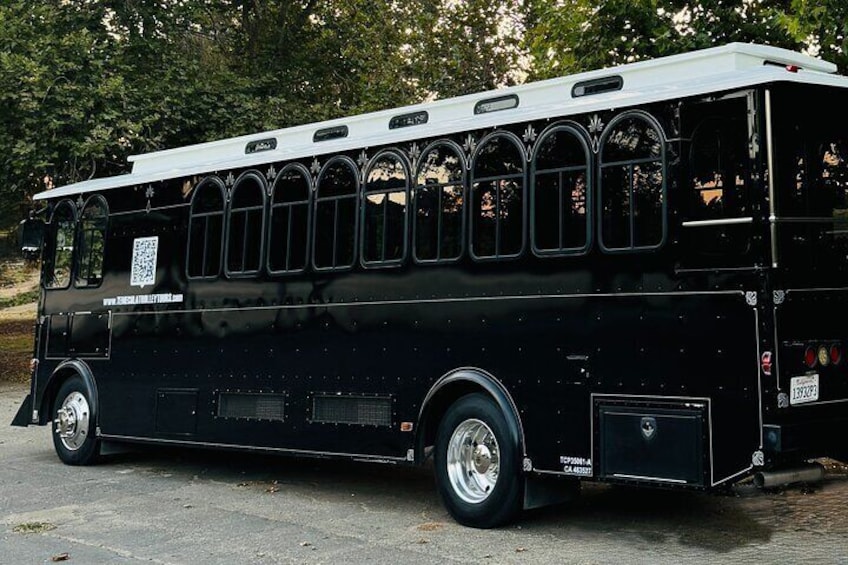 Temeculas only Limousine trolley tour. Seating up to 26 guests.