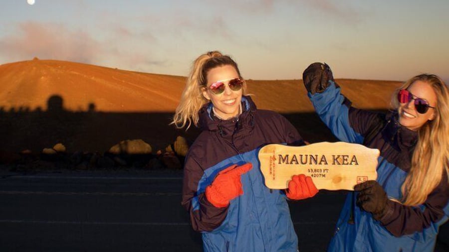 Hawaii’s GOAT Experience: Mauna Kea Summit, Sunset & Stars