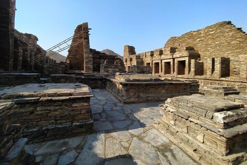 The Buddhist monastic complex of Takht-i-Bahi (Throne of Origins) 