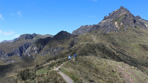 Stadssightseeing med linbanetur och vandring på vulkanen Pichincha