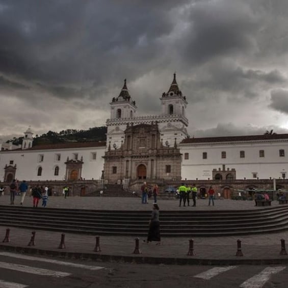 Daily departures: Private City Tour + Mitad del Mundo