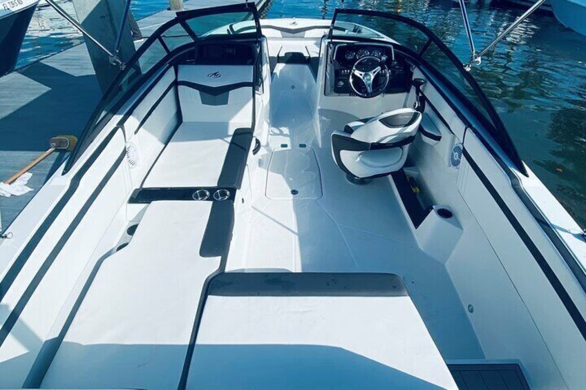 Private Boat Ride in Miami with Experienced Captain and Champagne