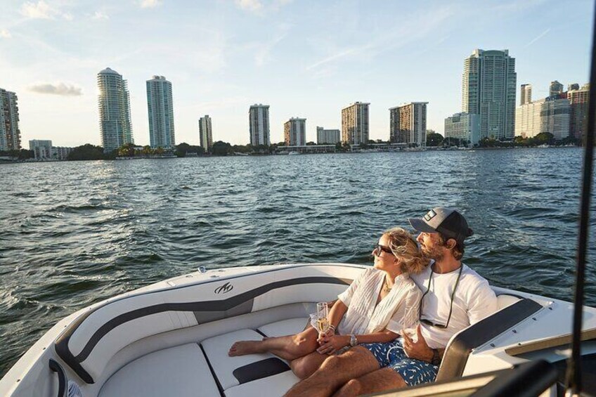 Miami Private Boat Tours with captain and free champagne
