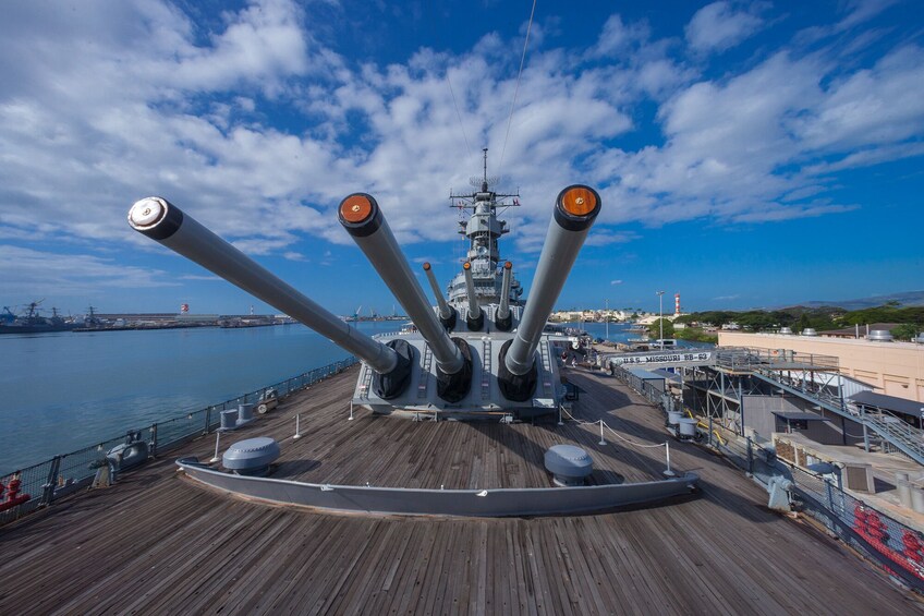 Pearl Harbor WWII Heroes Tour with Airfare to Oahu from Kona