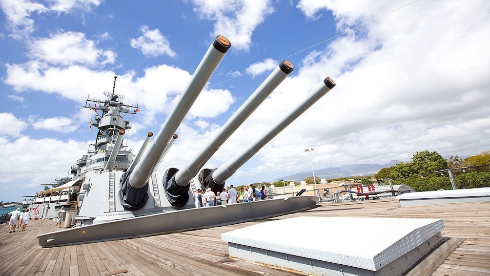 guns on the deck of the destroyer in Hawaii 