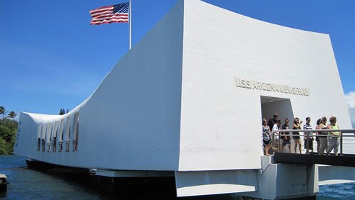 Day Trip Pearl Harbor and City Highlights Tour From Maui to Oahu