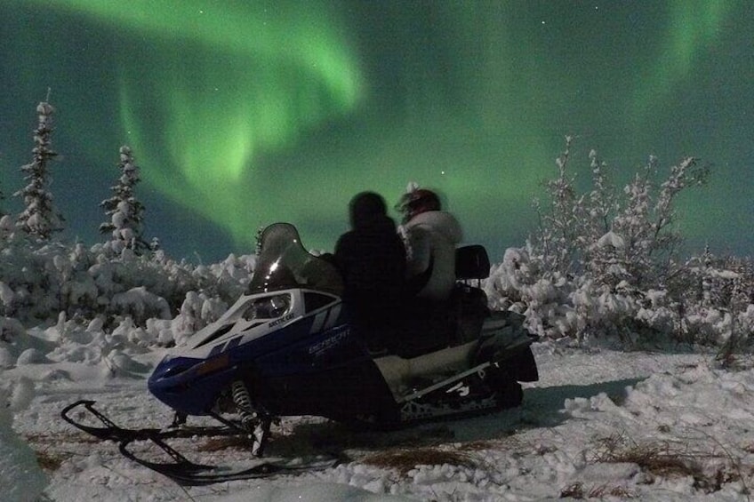 Private Aurora Sleighers Snowmobile Tour in Fairbanks