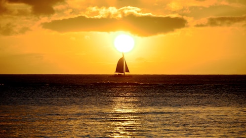 Crucero al atardecer en catamarán