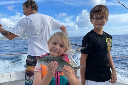 Carta de pesca privada para familiares y amigos en Honolulu