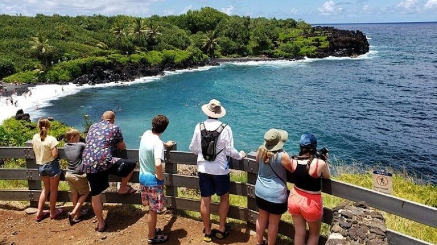 Road to Hana Adventure with Breakfast & Lunch