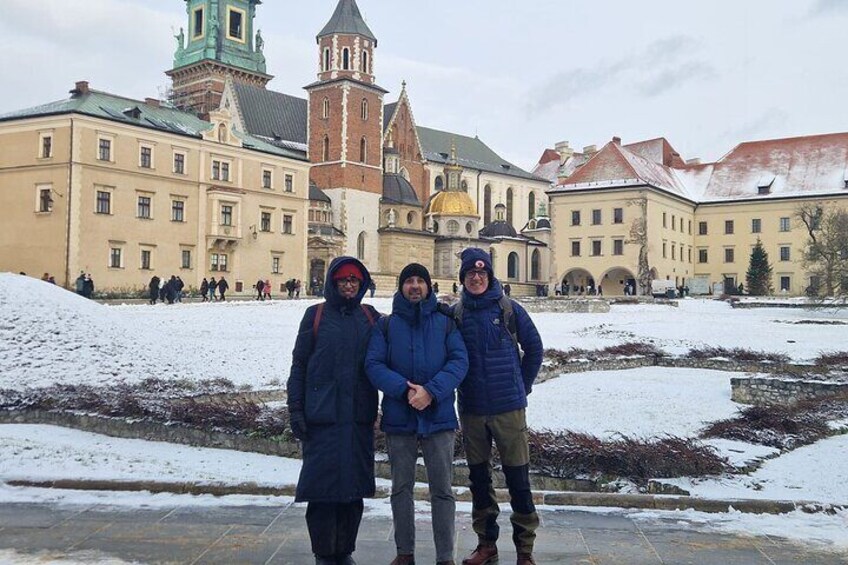 Krakow City Tour with my customers from London, United Kingdom.
Cathedral Church and Wawel Hill in a winter scenery.
#krakowtour
#krakowcitytour
#krakowoldtowntour
#krakowprivatetour
#krakowprivatecit