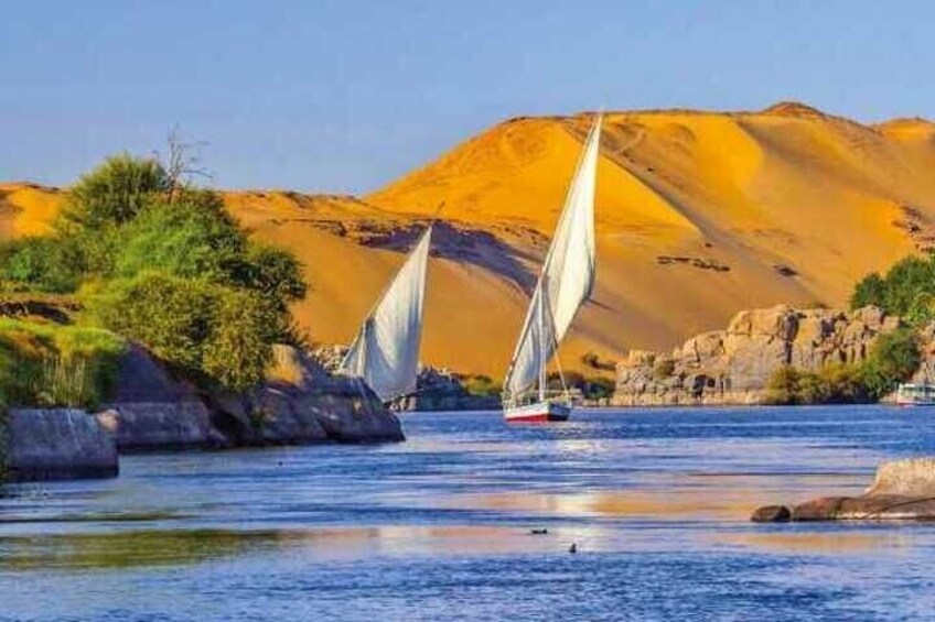 Private VIP Day trip: 5 temples, lunch,felucca and sound and light