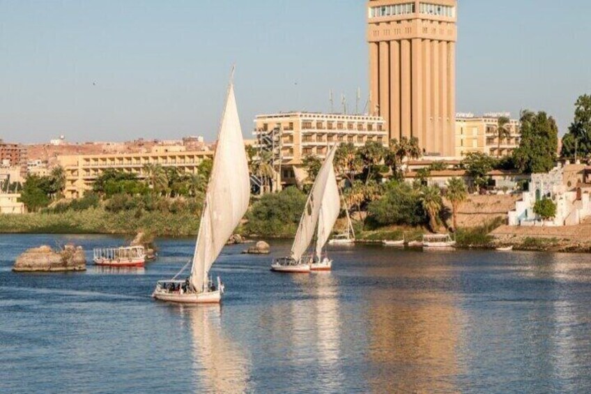 Private VIP Day trip: 5 temples, lunch,felucca and sound and light