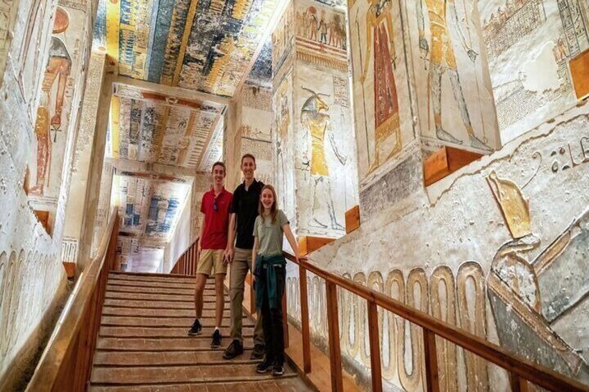 Private VIP Day trip: 5 temples, lunch,felucca and sound and light