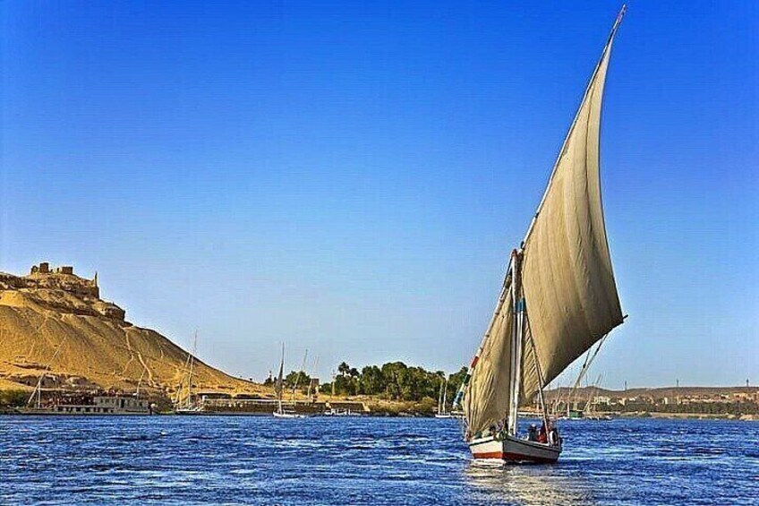 Private VIP Day trip: 5 temples, lunch,felucca and sound and light