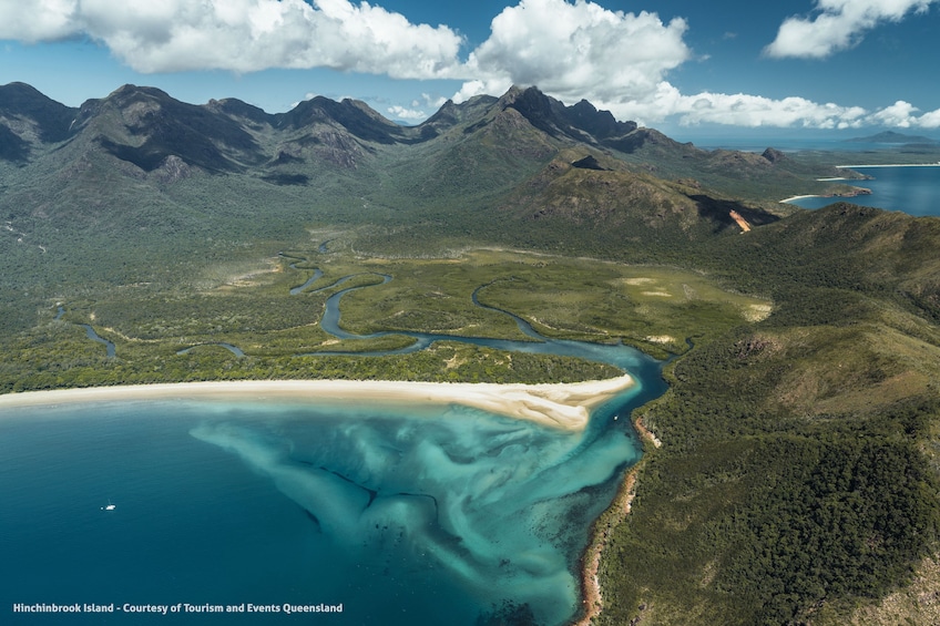 90-Minute Hinchinbrook Island Flight